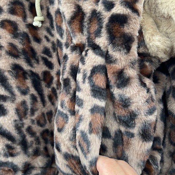 🆕Hem & Thread Faux Fur Fleece Crop Hooded Pullover Animal Print Leopard S,M &L - Picture 4 of 11
